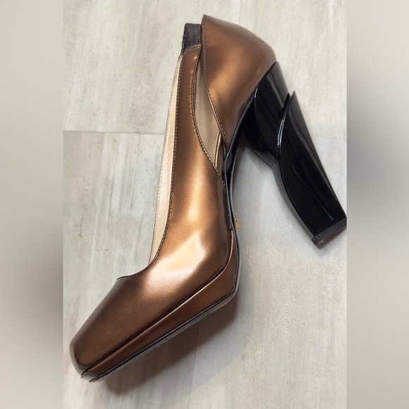 Vintage Prada pumps with square toe and chiseled heel - Picture 8 of 12